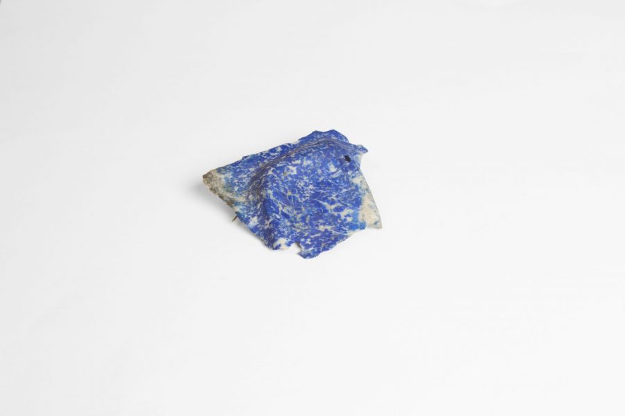 Flügelschlag (Wing Flap), Brooch, 2019, Lapis lazuli, 14ct gold